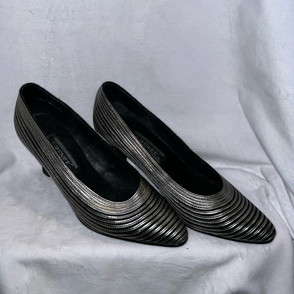 J.Renee Shoes - J.Renee Black/Gold Heels size 7M